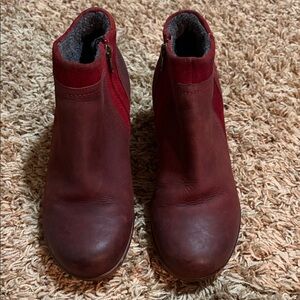 KEEN Burgundy Ankle Booties SIZE 8